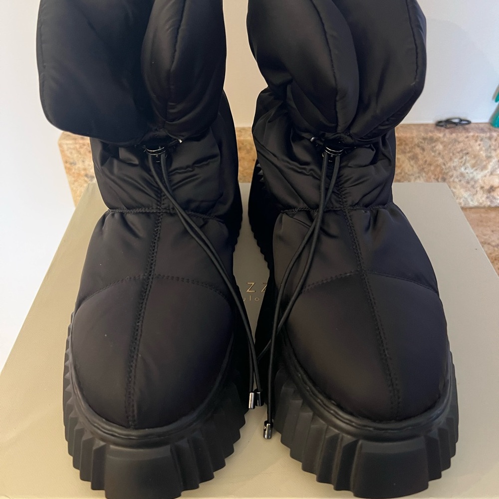 Black Quilted Winter Boots